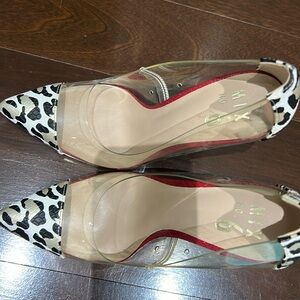 Gorgeous pumps/ never worn . Brand new